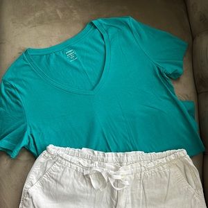 Old navy relaxed V-neck short sleeve teal shirt. Size small.